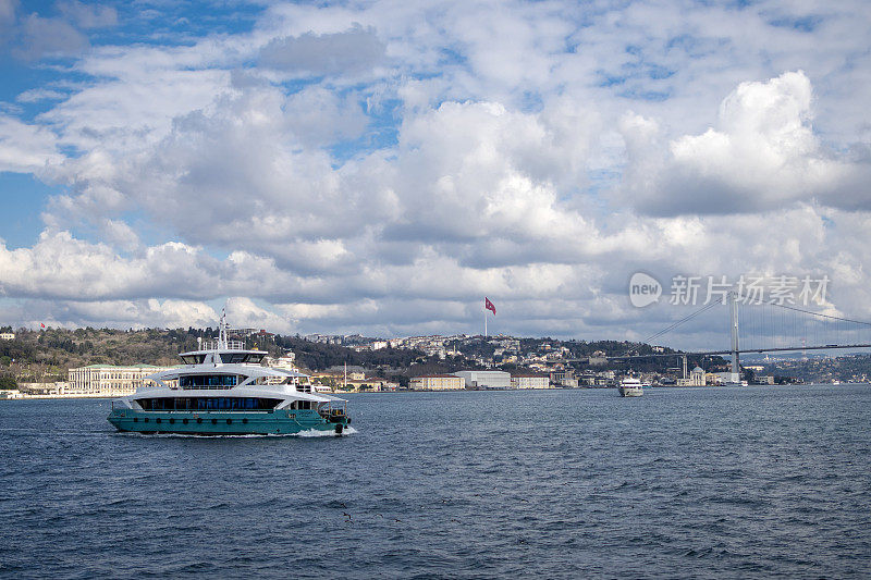 Beautiful city is İstanbul to cloudy day, Turkey